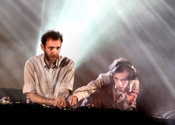 2ManyDJs: “David Bowie posted on our forum” Rapper Journal 2ManyDJs